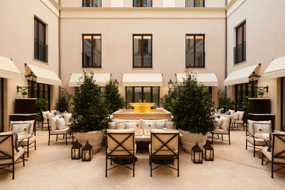 Corinthia Rome, Piazzetta Restaurant © What The Fox